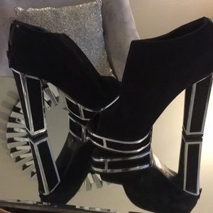 Black platform peep toe shoes